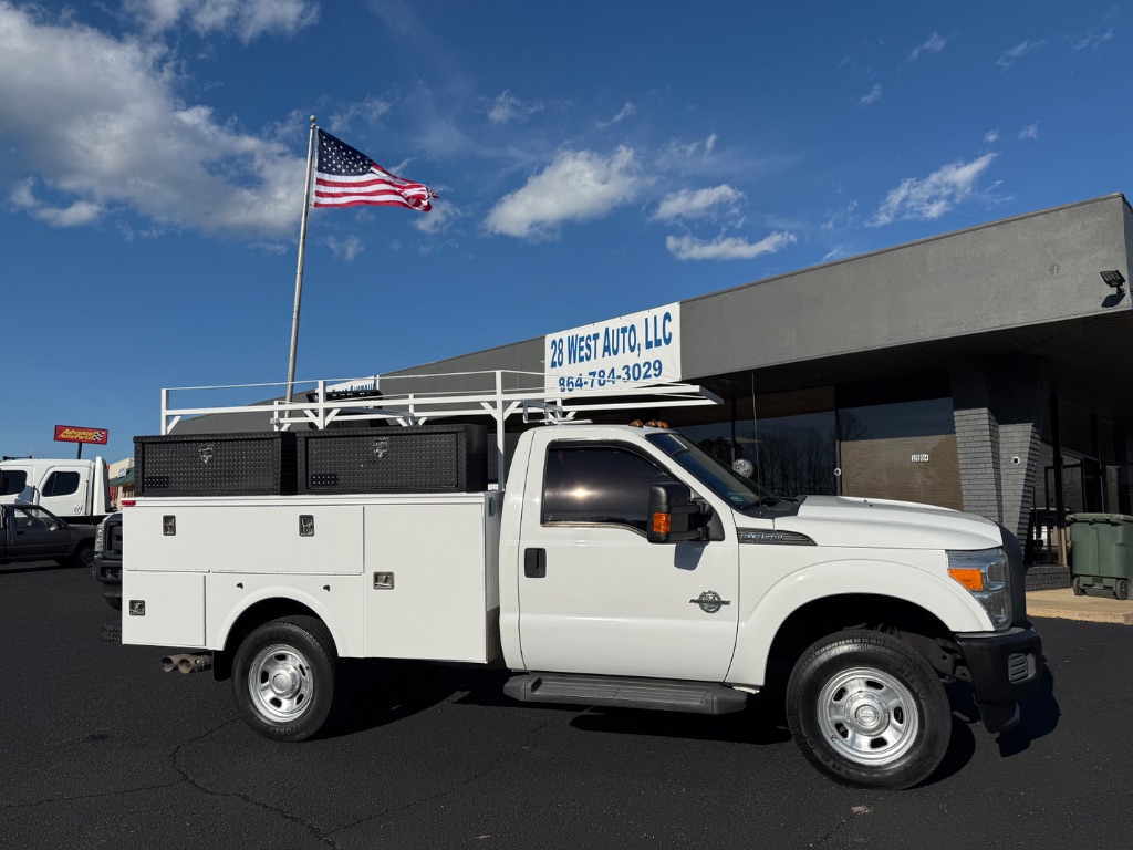 2012 Ford F-350 Super Duty Chassis Cab XL